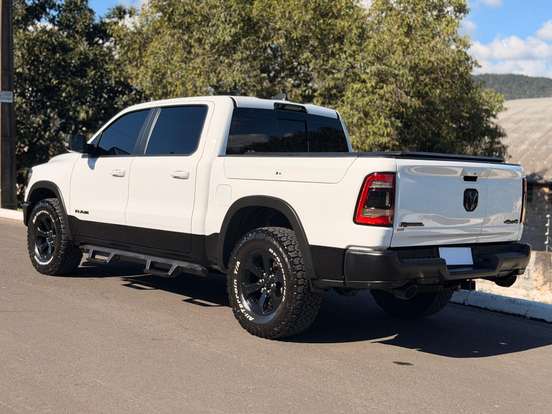 RAM-1500-5.7 V8 GASOLINA REBEL CD 4X4 AUTOMÁTICO RAM-1500-2021