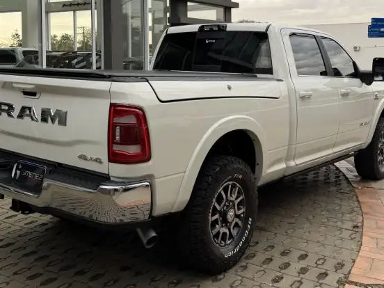 RAM-3500-6.7 I6 TURBO DIESEL LIMITED LONGHORN CD 4X4 AUTOMÁTICO RAM-3500-2024