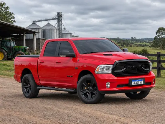 RAM CLASSIC 5.7 V8 GASOLINA LARAMIE NIGHT EDITION CD 4X4 AUTOMÁTICO