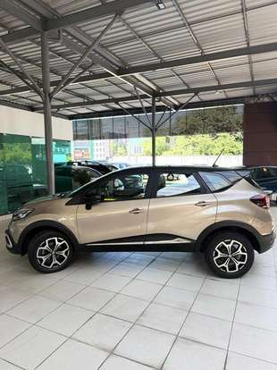 RENAULT-CAPTUR-2021