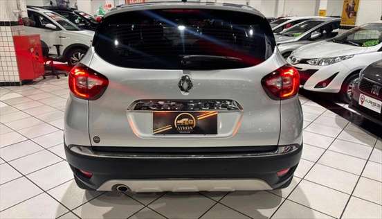 RENAULT-CAPTUR-2021
