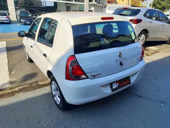 RENAULT-CLIO-2014