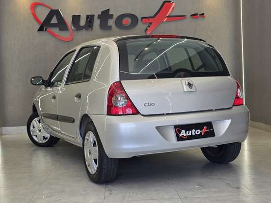 RENAULT-CLIO-2011