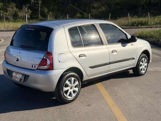 RENAULT-CLIO-2013