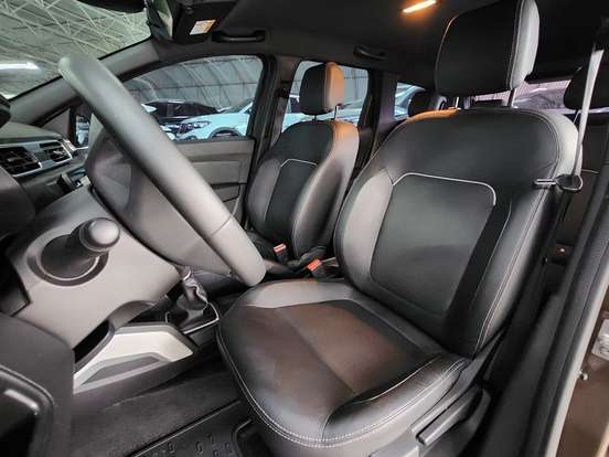 RENAULT-DUSTER-2023