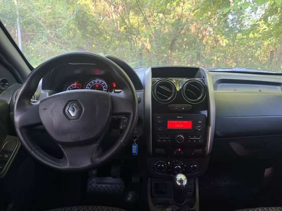 RENAULT-DUSTER-2019