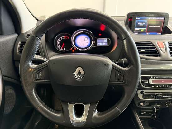 RENAULT-FLUENCE-2.0 DYNAMIQUE PLUS 16V FLEX 4P AUTOMÁTICO RENAULT-FLUENCE-2015