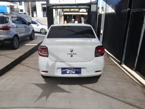 RENAULT-LOGAN-2023
