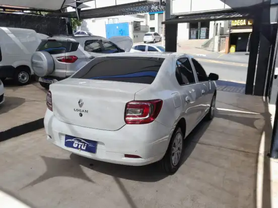 RENAULT-LOGAN-2023