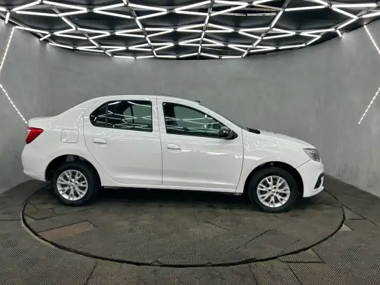 RENAULT-LOGAN-2024