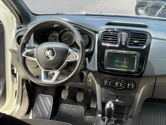 RENAULT-LOGAN-2021