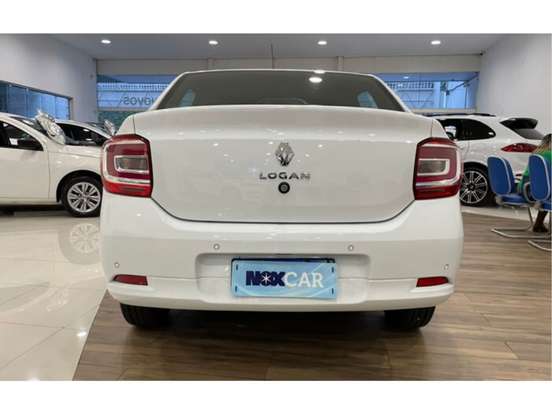 RENAULT-LOGAN-2022