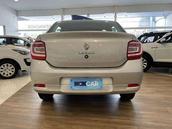 RENAULT-LOGAN-2022
