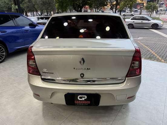 RENAULT-LOGAN-2011