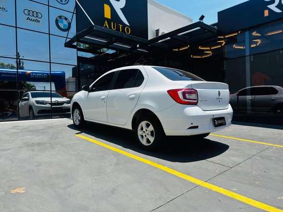 RENAULT-LOGAN-2018