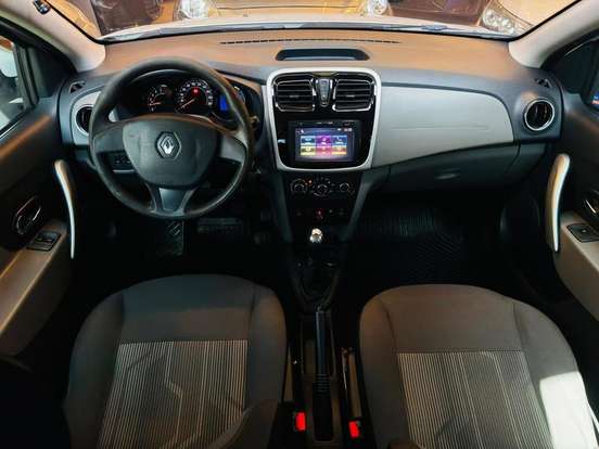 RENAULT-LOGAN-2018