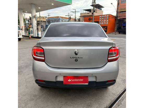 RENAULT-LOGAN-2021
