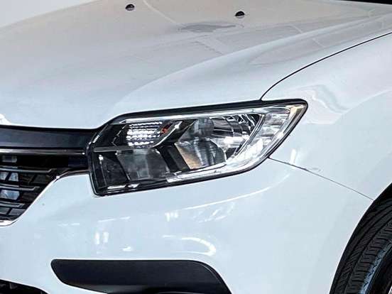 RENAULT-LOGAN-2022