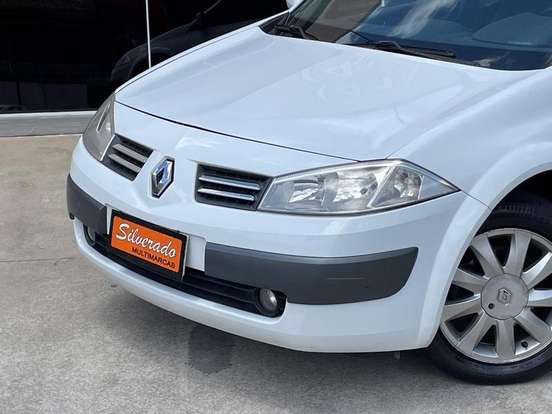 RENAULT-MEGANE-2012