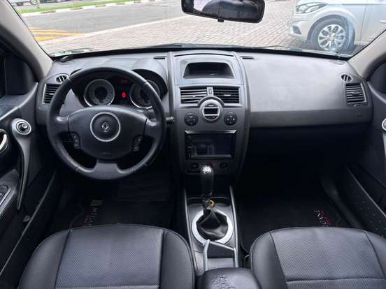 RENAULT-MEGANE-2011