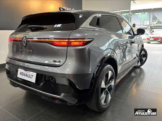 RENAULT-MEGANE-2023