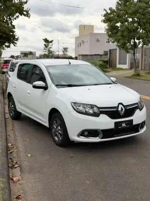 RENAULT-SANDERO-2018