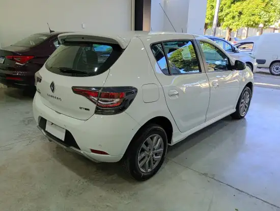 RENAULT-SANDERO-2020