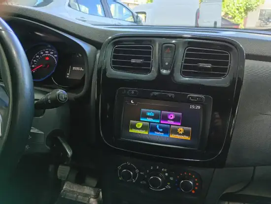 RENAULT-SANDERO-2020