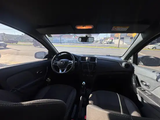 RENAULT-SANDERO-2021