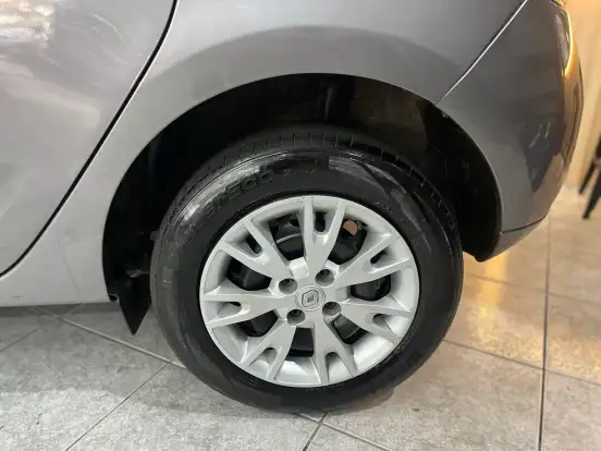 RENAULT-SANDERO-2022
