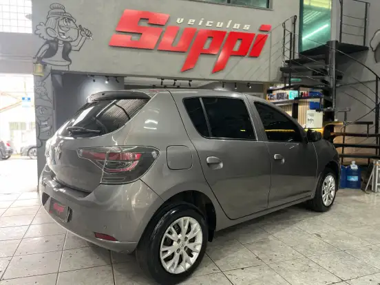 RENAULT-SANDERO-2022