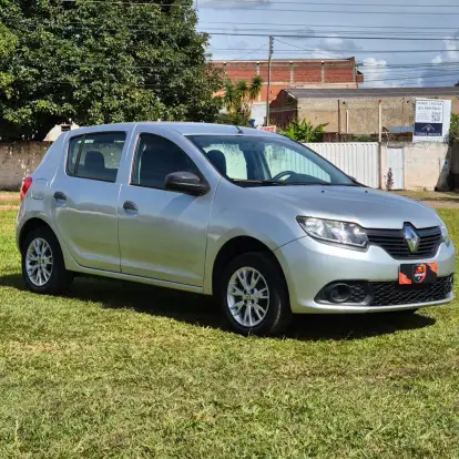 RENAULT-SANDERO-2014