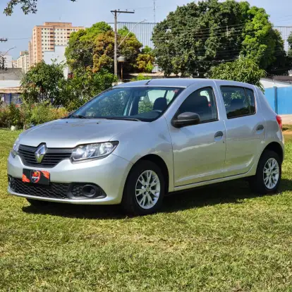 RENAULT-SANDERO-2014