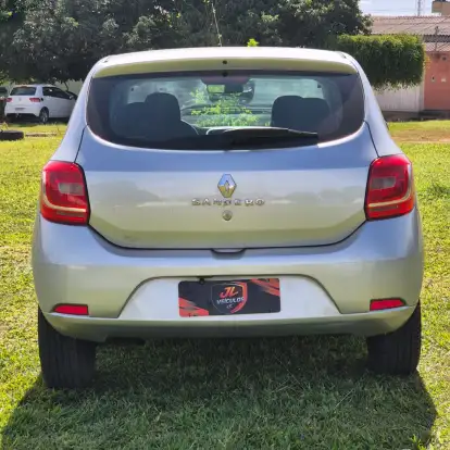 RENAULT-SANDERO-2014