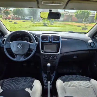 RENAULT-SANDERO-2014