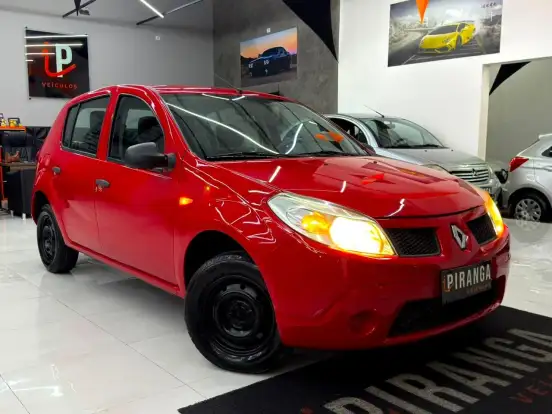 RENAULT-SANDERO-2011