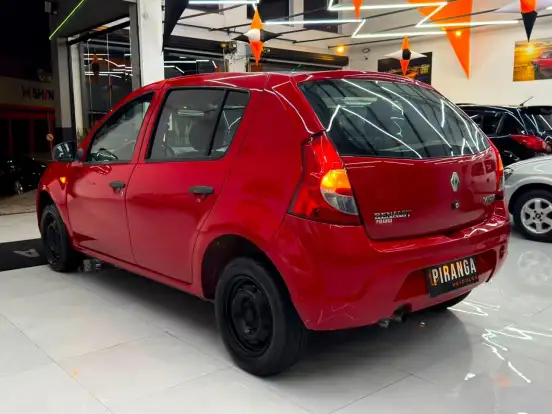 RENAULT-SANDERO-2011