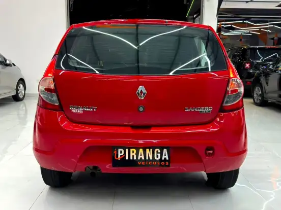 RENAULT-SANDERO-2011