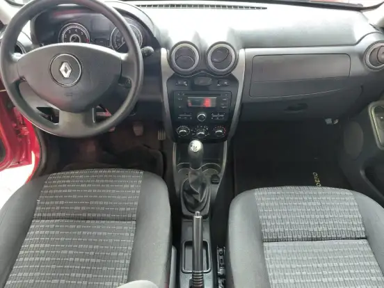RENAULT-SANDERO-2013