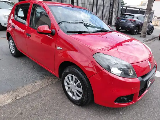 RENAULT-SANDERO-2013