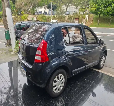 RENAULT-SANDERO-2012