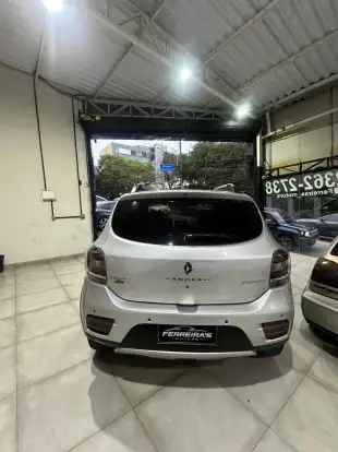 RENAULT-SANDERO-2018