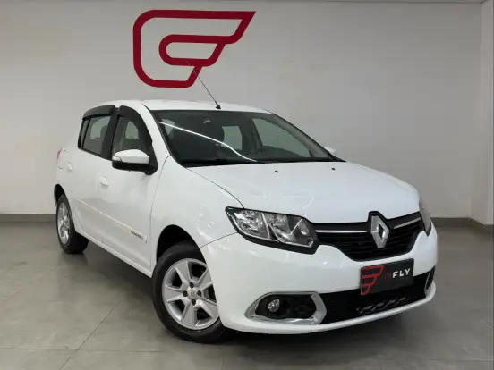 RENAULT-SANDERO-2015