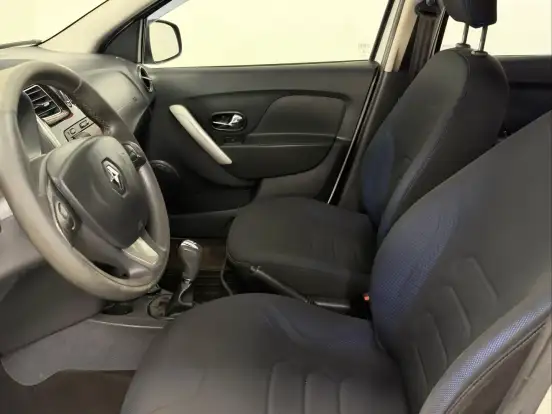 RENAULT-SANDERO-2015