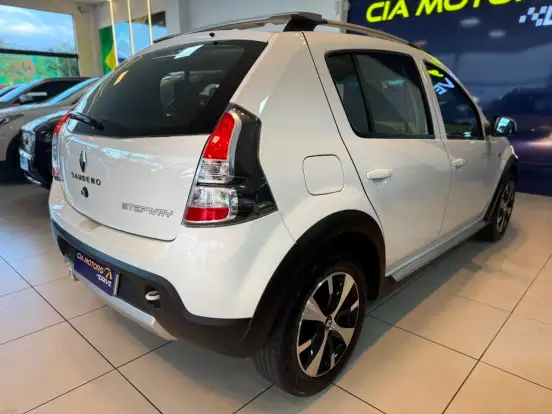 RENAULT-SANDERO-2013