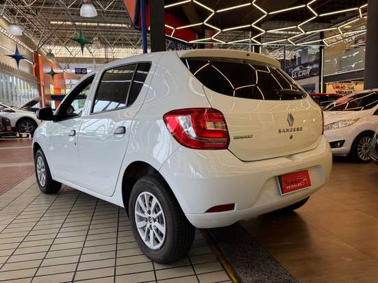 RENAULT-SANDERO-2017