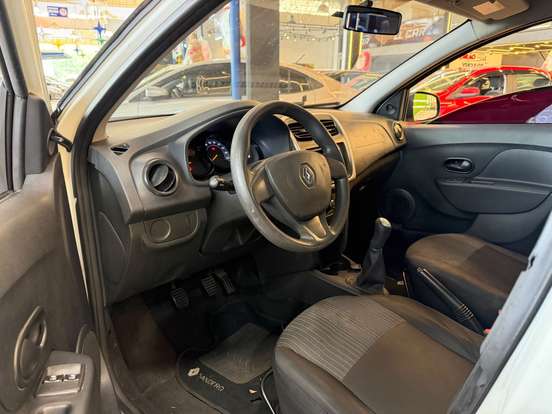 RENAULT-SANDERO-2017
