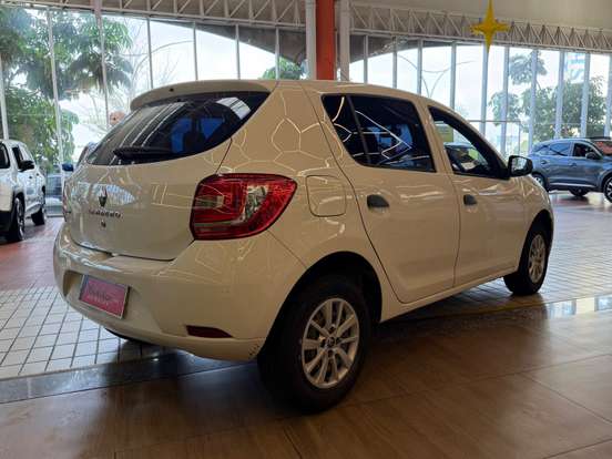 RENAULT-SANDERO-2017