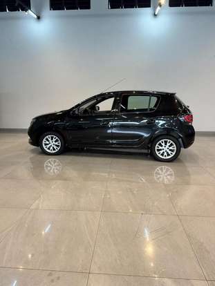 RENAULT-SANDERO-2022