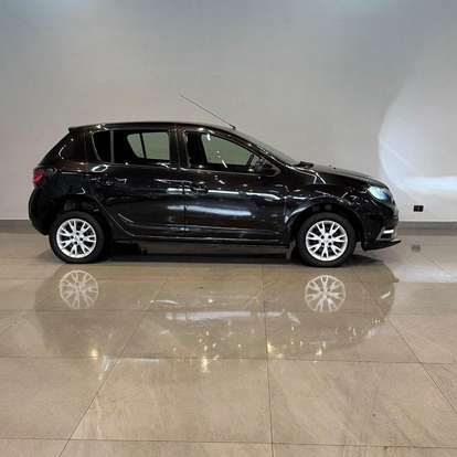 RENAULT-SANDERO-2022